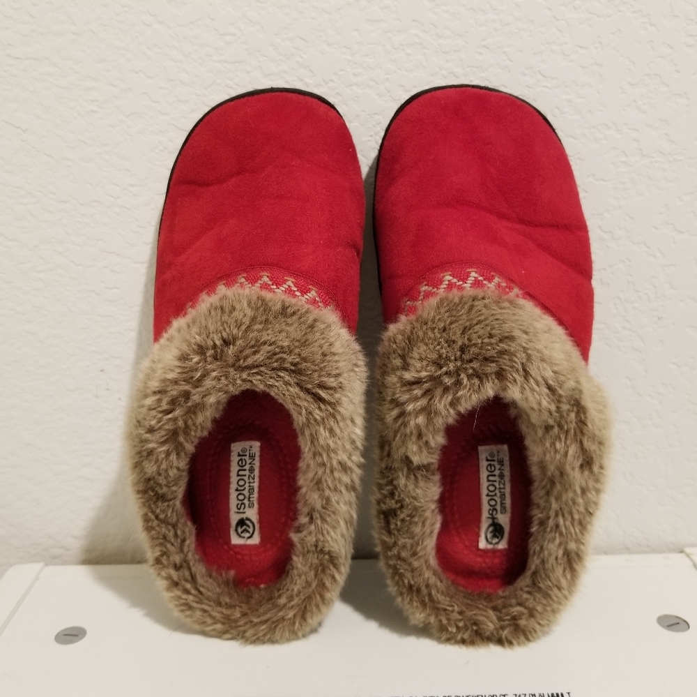 Isotoner SmartZone Red Comfort Faux Fur Suede Memory Foam Slippers Sz 7.5-8